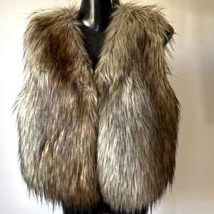 Woman Faux Fur Vest, size small, brown color